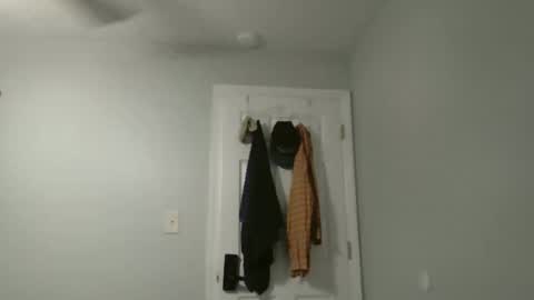 jholls online show from February 10, 6:45 pm