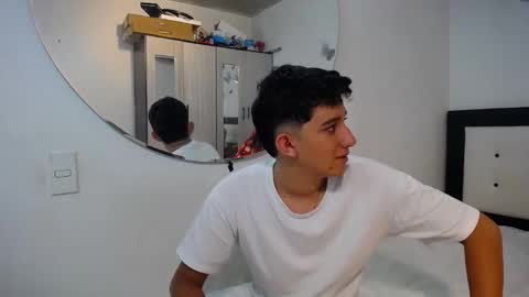 Snapshot of jhon_and_nicolle chatting on December 4, 5:50 am Jhon and nicolle online show from December 4, 5:50 am