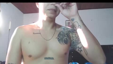 Snapshot of jhon_tommy chatting on December 13, 1:01 pm jhon tommy online show from December 13, 1:01 pm