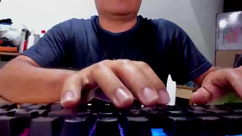 Snapshot of jhonatan_morales_s chatting on October 18, 4:26 am jhonatan_morales_s online show from October 18, 4:26 am