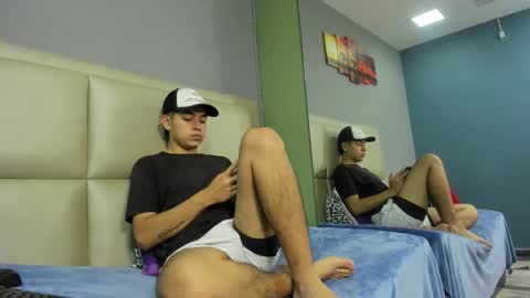Snapshot of jhonny_saenz chatting on October 23, 1:43 pm Jhonny online show from October 23, 1:43 pm