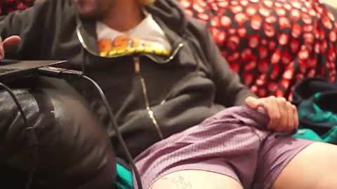 jhonnygoldendick online show from April 4, 9:29 am