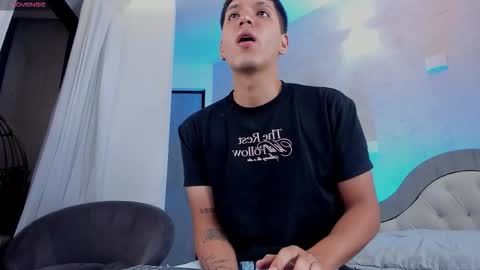 jhonsimon_ online show from February 10, 5:22 am