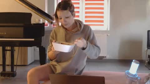 Anya online show from January 17, 11:59 am