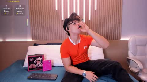 jhoumod_21 online show from October 10, 10:36 am