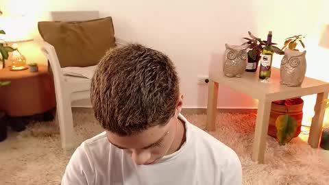 Jhuan Nhez online show from November 2, 7:05 pm