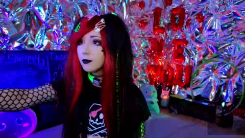 Snapshot of jiglipuf chatting on February 22, 2:06 am online show from February 22, 2:06 am