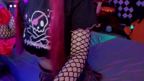 Snapshot of jiglipuf chatting on October 25, 1:02 am online show from October 25, 1:02 am