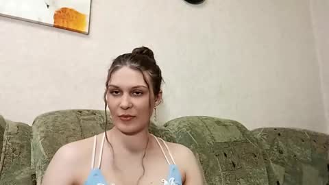 Snapshot of jillianarcia chatting on March 19, 11:03 am Snowie online show from March 19, 11:03 am