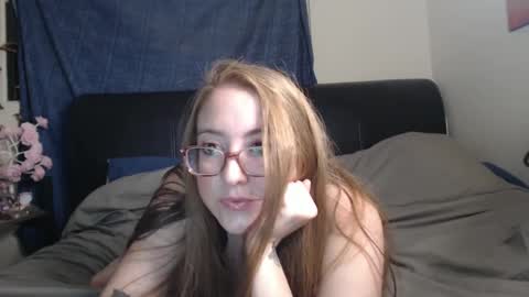 Snapshot of jilliangiselle chatting on February 4, 5:10 am jilliangiselle online show from February 4, 5:10 am