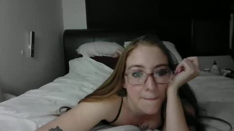 Snapshot of jilliangiselle chatting on February 20, 6:19 am jilliangiselle online show from February 20, 6:19 am