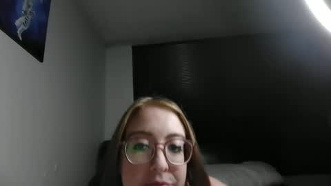 jilliangiselle online show from May 5, 4:42 am