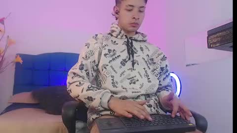 Snapshot of jim_whitte chatting on December 2, 9:24 am Jim Whitte online show from December 2, 9:24 am