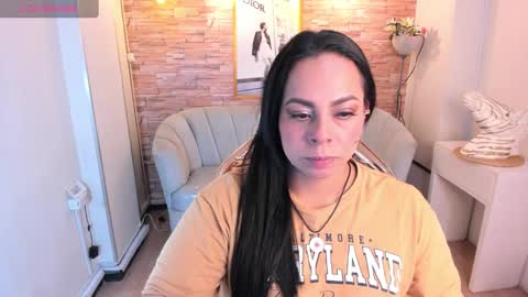 jimena  online show from December 17, 3:17 am