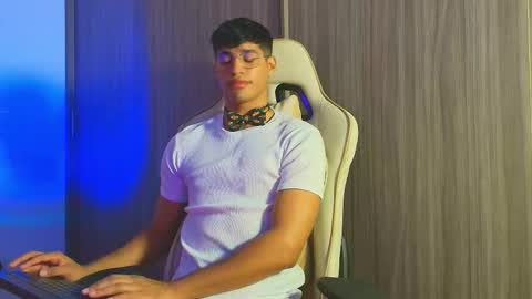 Snapshot of jimmy_leeh_ chatting on November 9, 3:38 am Jimmy Leeh online show from November 9, 3:38 am