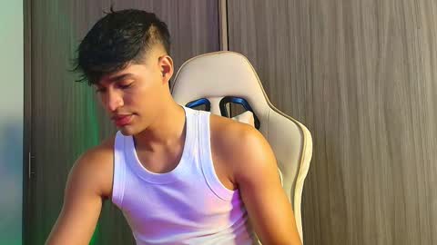 Snapshot of jimmy_leeh_ chatting on November 16, 3:56 am Jimmy Leeh online show from November 16, 3:56 am