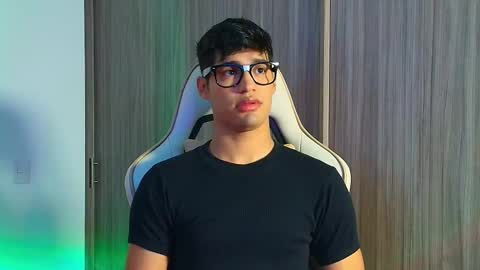 Snapshot of jimmy_leeh_ chatting on February 8, 5:22 am Jimmy Leeh online show from February 8, 5:22 am