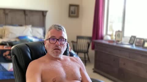 Dad of Three online show from January 5, 7:17 pm