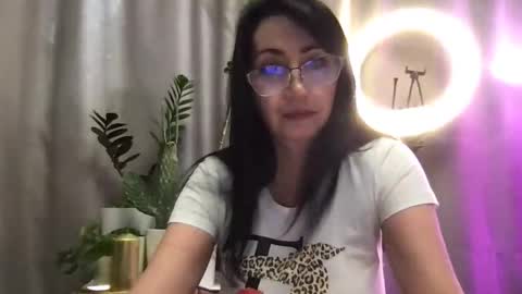 jinaluv online show from May 16, 3:22 pm