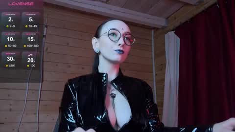 Jinhee Noir online show from February 8, 9:40 pm