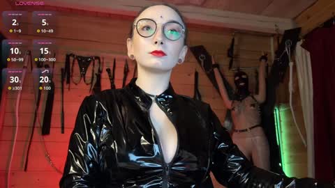 Jinhee Noir online show from April 7, 9:15 pm