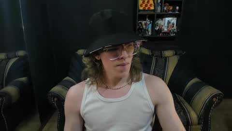 Snapshot of jinnbook chatting on February 20, 4:28 am JinnBook online show from February 20, 4:28 am