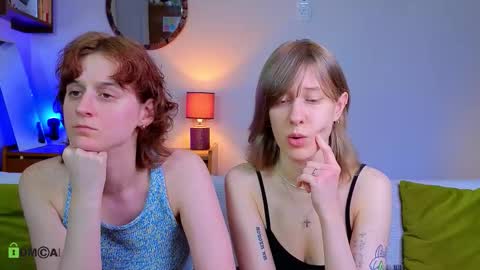 Snapshot of jitoon_exe chatting on February 22, 7:23 pm Hey Guys We are Julia ginger Tina brunette online show from February 22, 7:23 pm