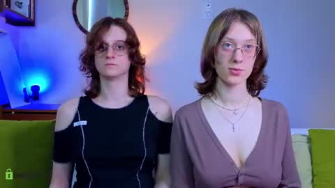 Snapshot of jitoon_exe chatting on June 24, 5:39 am Hey Guys We are Julia ginger Tina brunette online show from June 24, 5:39 am