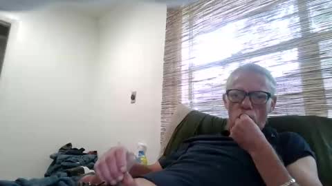 jizzmitten5 online show from September 11, 8:31 pm