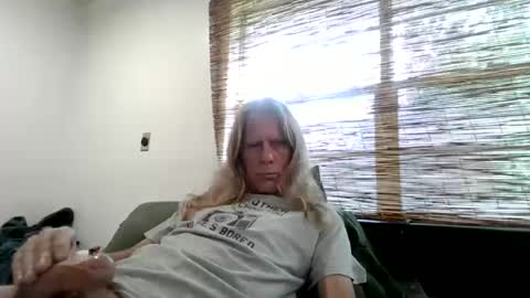 jizzmitten5 online show from June 14, 8:11 pm