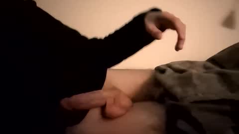 jizzysinn420 online show from December 18, 3:01 am