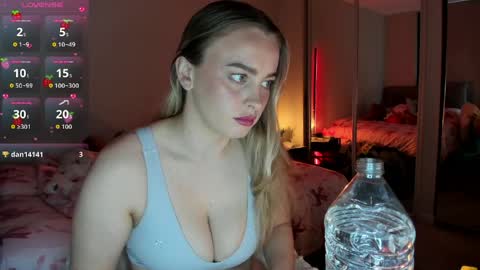 Snapshot of jjulietterose chatting on April 11, 6:07 am Juliette Rose online show from April 11, 6:07 am