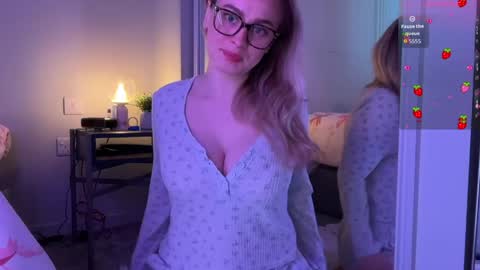 Snapshot of jjulietterose chatting on May 7, 8:42 am Juliette Rose online show from May 7, 8:42 am