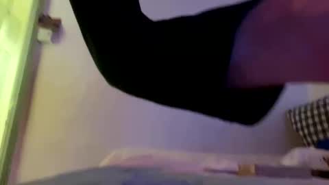 jlarks1 online show from April 12, 10:48 pm