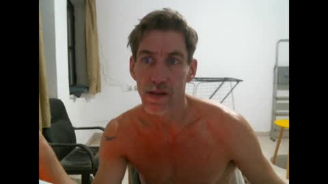 Snapshot of jlmbud chatting on December 28, 2:33 am jlmbud online show from December 28, 2:33 am