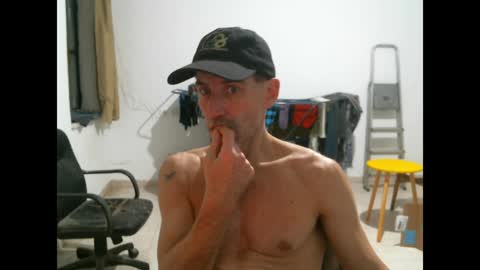Snapshot of jlmbud chatting on January 1, 12:00 am jlmbud online show from January 1, 12:00 am