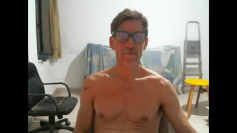 Snapshot of jlmbud chatting on January 5, 12:31 am jlmbud online show from January 5, 12:31 am