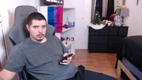 Snapshot of jloko93860 chatting on December 14, 3:23 am jloko93860 online show from December 14, 3:23 am