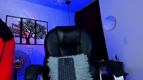 IGJmortton online show from December 1, 11:58 pm