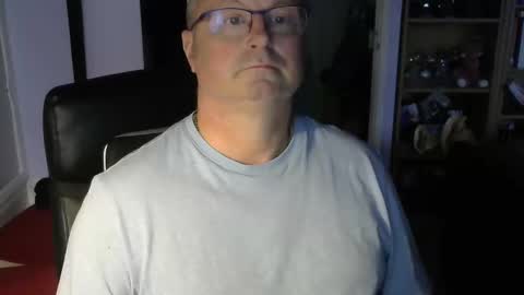 Snapshot of joambo chatting on January 1, 2:20 pm John online show from January 1, 2:20 pm