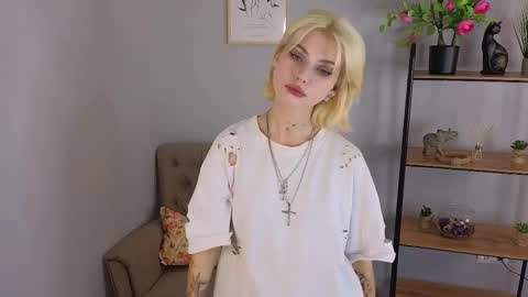 Snapshot of joan_lipse chatting on October 30, 9:44 am Sofia online show from October 30, 9:44 am