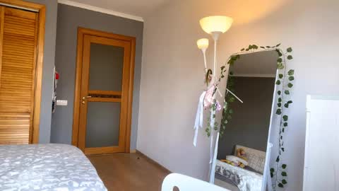 joanaphippin online show from April 21, 7:03 am