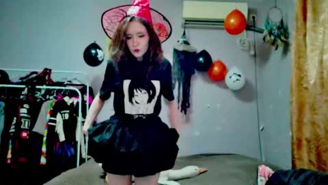 Joannatompson online show from October 19, 12:00 am