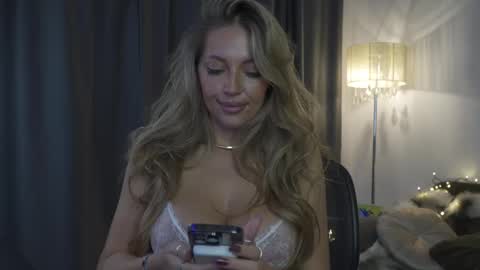 Snapshot of joannee chatting on November 16, 6:08 am Joanne online show from November 16, 6:08 am