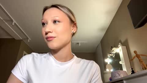 Snapshot of joanniearb chatting on March 23, 7:18 pm Annie online show from March 23, 7:18 pm