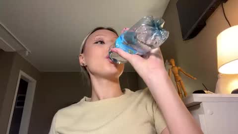 Snapshot of joanniearb chatting on March 26, 3:28 pm Annie online show from March 26, 3:28 pm