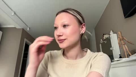 Snapshot of joanniearb chatting on March 29, 5:07 am Annie online show from March 29, 5:07 am