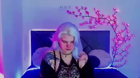 Snapshot of joannlowes chatting on April 14, 7:42 pm Joann online show from April 14, 7:42 pm