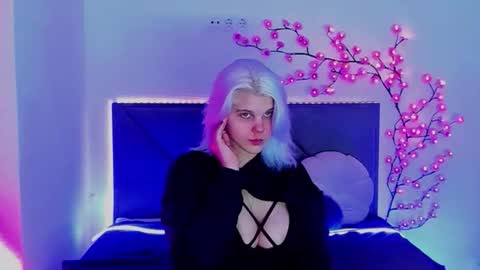 Snapshot of joannlowes chatting on April 15, 10:54 pm Joann online show from April 15, 10:54 pm
