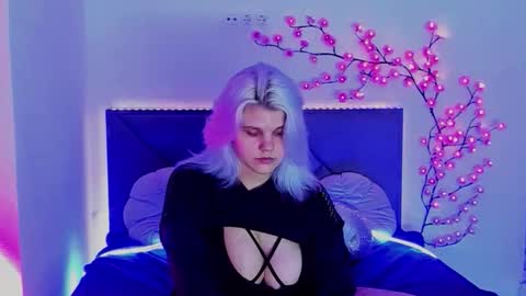 Snapshot of joannlowes chatting on May 11, 7:22 pm Joann online show from May 11, 7:22 pm
